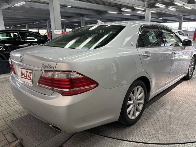 クラウン ３．０ロイヤルサルーン　アニバーサリーＥＤ　盗難防止システム　ドラレコ　ワンオーナー車　エアコン　オートクルーズコントロール　パワステ　ＡＢＳ　スマートキー　カーテンエアバック　ナビＴＶ　横滑り防止装置　エアバッグ　バックカメラ　ＥＴＣ　ＤＶＤ（6枚目）