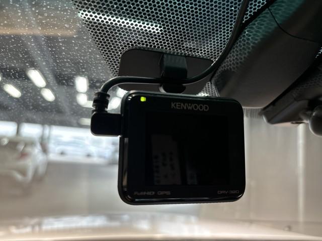 クラウン ３．０ロイヤルサルーン　アニバーサリーＥＤ　盗難防止システム　ドラレコ　ワンオーナー車　エアコン　オートクルーズコントロール　パワステ　ＡＢＳ　スマートキー　カーテンエアバック　ナビＴＶ　横滑り防止装置　エアバッグ　バックカメラ　ＥＴＣ　ＤＶＤ（8枚目）