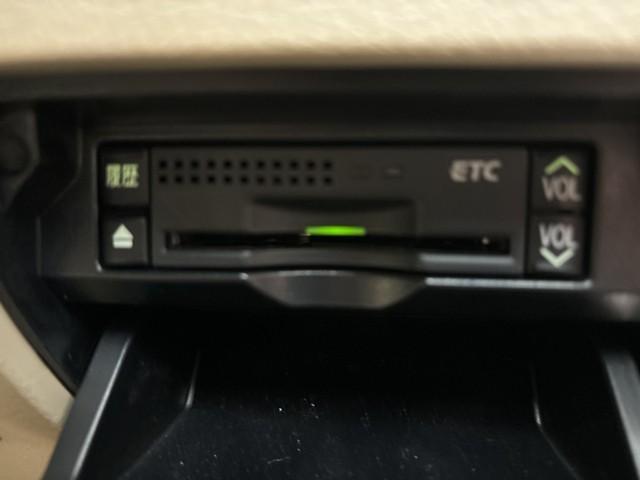 クラウン ３．０ロイヤルサルーン　アニバーサリーＥＤ　盗難防止システム　ドラレコ　ワンオーナー車　エアコン　オートクルーズコントロール　パワステ　ＡＢＳ　スマートキー　カーテンエアバック　ナビＴＶ　横滑り防止装置　エアバッグ　バックカメラ　ＥＴＣ　ＤＶＤ（9枚目）