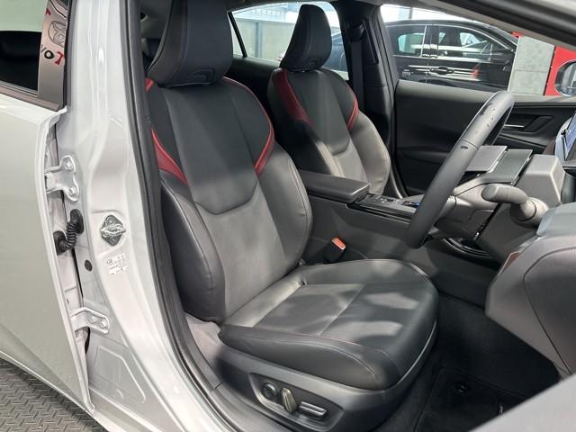 プリウス Ｚ　リアカメラ　プリクラッシュ　ＰＷシート　メモリナビ　ＡＣ１００Ｖ電源　ＬＥＤランプ　ナビ・ＴＶ　オートクルーズ　アルミホイール　ドライブレコーダ　ＡＣ　運転席エアバッグ　横滑り防止装置　ＥＴＣ付（10枚目）