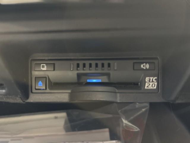 クラウンハイブリッド ＲＳアドバンス　地デジ　衝突被害軽減装置　ドライブレコーダ　エアロ　黒革シート　ＬＥＤヘットライト　後カメラ　クルコン　ＡＣ　Ｐシート　エアバッグ　ナビＴＶ　セキュリティーアラーム　１００Ｖ充電　キーフリー　アルミ（9枚目）