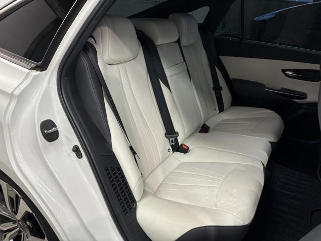 クラウンハイブリッド ＲＳアドバンス　地デジ　衝突被害軽減装置　ドライブレコーダ　エアロ　黒革シート　ＬＥＤヘットライト　後カメラ　クルコン　ＡＣ　Ｐシート　エアバッグ　ナビＴＶ　セキュリティーアラーム　１００Ｖ充電　キーフリー　アルミ（11枚目）