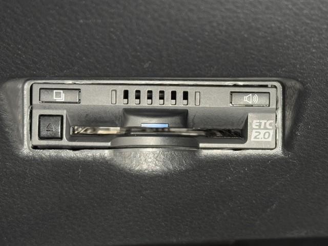 C-HR S LEDパッケージ スマートキー&プッシュスタート 定期点検記録簿 地デジ LEDヘッド オ-トエアコン WSRS キーレスエントリー ドライブレコーダー ナビTV 横滑り防止 クルーズコントロール 1オーナー DVD(9枚目)