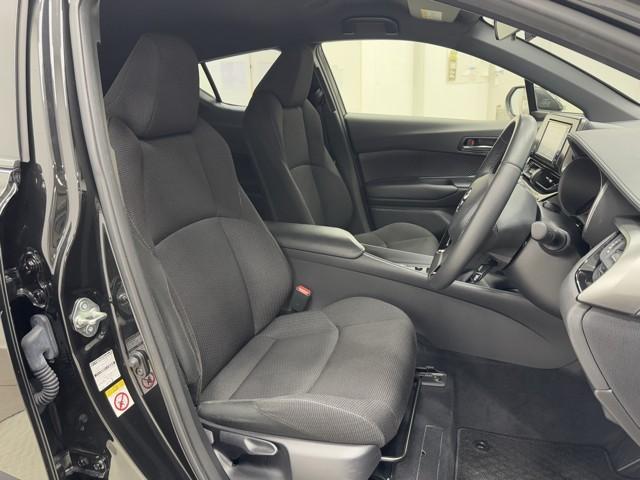 C-HR S LEDパッケージ スマートキー&プッシュスタート 定期点検記録簿 地デジ LEDヘッド オ-トエアコン WSRS キーレスエントリー ドライブレコーダー ナビTV 横滑り防止 クルーズコントロール 1オーナー DVD(15枚目)