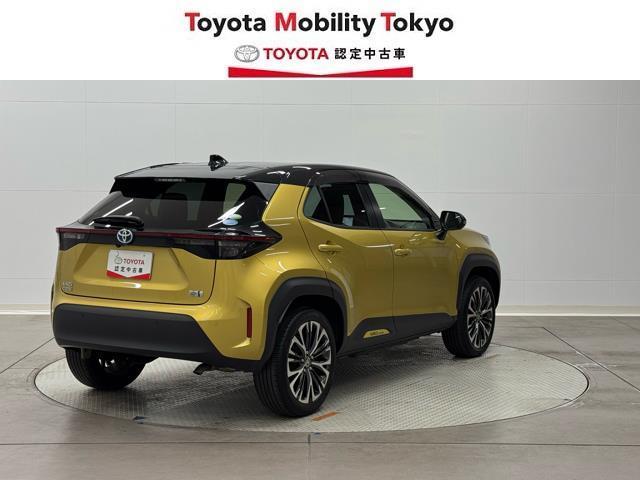 ヤリスクロス ハイブリッドＺ　インテリジェントキー　アルミホイル　ＬＥＤライト　１オ－ナ－　リアカメラ　ナビ　クルーズコントロール　整備記録簿　横滑り防止システム　メモリーナビゲーション　電動シ－ト　パワステ　オートエアコン（2枚目）