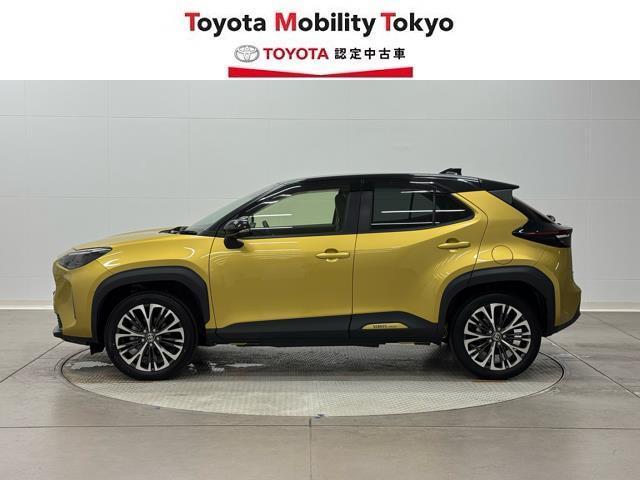 ヤリスクロス ハイブリッドＺ　インテリジェントキー　アルミホイル　ＬＥＤライト　１オ－ナ－　リアカメラ　ナビ　クルーズコントロール　整備記録簿　横滑り防止システム　メモリーナビゲーション　電動シ－ト　パワステ　オートエアコン（3枚目）