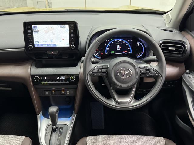 ヤリスクロス ハイブリッドＺ　インテリジェントキー　アルミホイル　ＬＥＤライト　１オ－ナ－　リアカメラ　ナビ　クルーズコントロール　整備記録簿　横滑り防止システム　メモリーナビゲーション　電動シ－ト　パワステ　オートエアコン（4枚目）