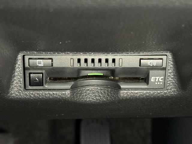 ヤリスクロス ハイブリッドＺ　インテリジェントキー　アルミホイル　ＬＥＤライト　１オ－ナ－　リアカメラ　ナビ　クルーズコントロール　整備記録簿　横滑り防止システム　メモリーナビゲーション　電動シ－ト　パワステ　オートエアコン（7枚目）