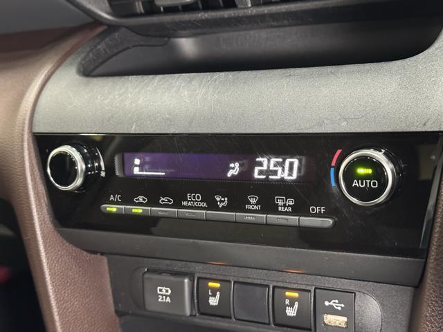 ヤリスクロス ハイブリッドＺ　インテリジェントキー　アルミホイル　ＬＥＤライト　１オ－ナ－　リアカメラ　ナビ　クルーズコントロール　整備記録簿　横滑り防止システム　メモリーナビゲーション　電動シ－ト　パワステ　オートエアコン（8枚目）