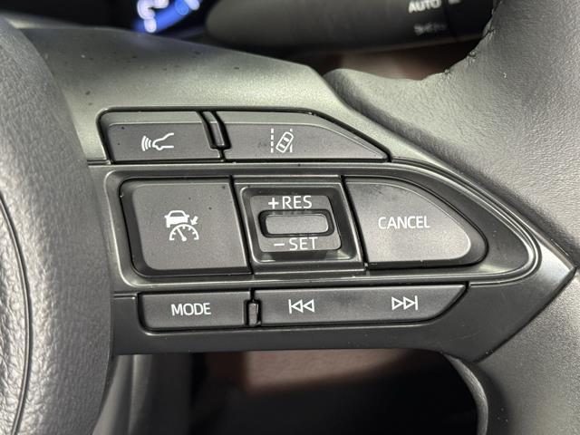 ヤリスクロス ハイブリッドＺ　インテリジェントキー　アルミホイル　ＬＥＤライト　１オ－ナ－　リアカメラ　ナビ　クルーズコントロール　整備記録簿　横滑り防止システム　メモリーナビゲーション　電動シ－ト　パワステ　オートエアコン（9枚目）