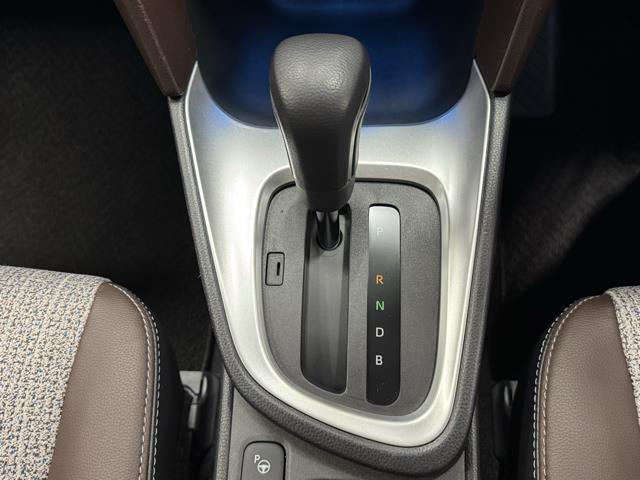 ヤリスクロス ハイブリッドＺ　インテリジェントキー　アルミホイル　ＬＥＤライト　１オ－ナ－　リアカメラ　ナビ　クルーズコントロール　整備記録簿　横滑り防止システム　メモリーナビゲーション　電動シ－ト　パワステ　オートエアコン（10枚目）