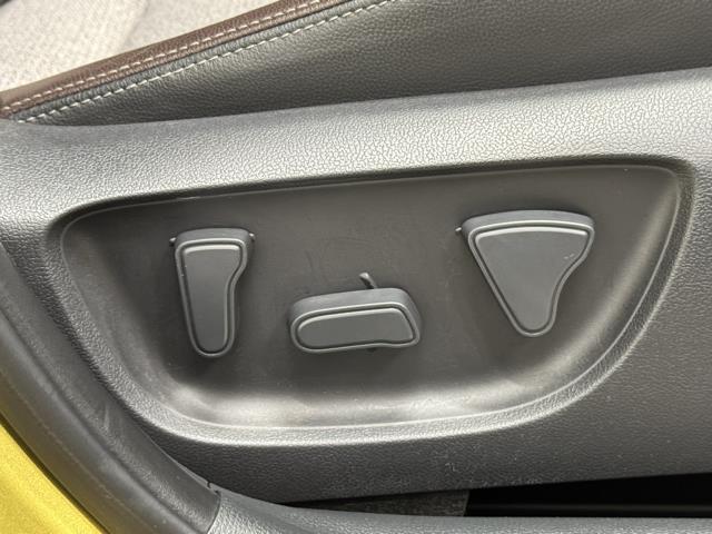 ヤリスクロス ハイブリッドＺ　インテリジェントキー　アルミホイル　ＬＥＤライト　１オ－ナ－　リアカメラ　ナビ　クルーズコントロール　整備記録簿　横滑り防止システム　メモリーナビゲーション　電動シ－ト　パワステ　オートエアコン（14枚目）