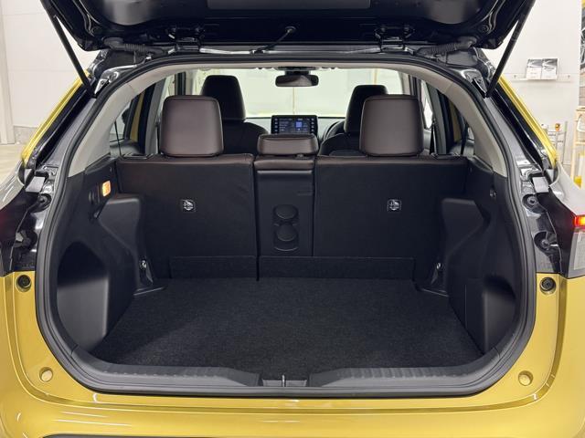 ヤリスクロス ハイブリッドＺ　インテリジェントキー　アルミホイル　ＬＥＤライト　１オ－ナ－　リアカメラ　ナビ　クルーズコントロール　整備記録簿　横滑り防止システム　メモリーナビゲーション　電動シ－ト　パワステ　オートエアコン（16枚目）