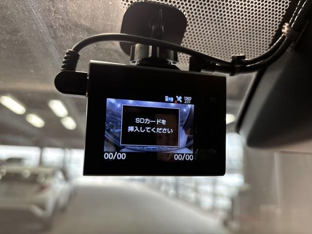 ノア Ｘ　ブレーキサポート　イモビライザー　アイドリングストッ　ＡＵＸ　デュアルエアコン　ワンオーナー車　クルーズＣ　バックモニタ－　ＬＥＤランプ　スマートキ　オートエアコン　ＥＳＣ　フルフラット　ナビ＆ＴＶ（8枚目）