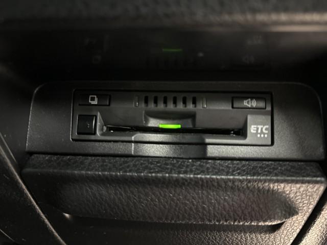 ノア Ｘ　ブレーキサポート　イモビライザー　アイドリングストッ　ＡＵＸ　デュアルエアコン　ワンオーナー車　クルーズＣ　バックモニタ－　ＬＥＤランプ　スマートキ　オートエアコン　ＥＳＣ　フルフラット　ナビ＆ＴＶ（9枚目）