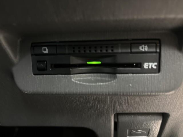 プリウスアルファ Ｓ　スマキ－　ＤＶＤ視聴可　整備点検記録簿　リモコンキー　横滑り防止装置付き　ＰＷ　Ｂカメラ　ナビ・ＴＶ　サイドエアＢ　ワンオナ　ドライブレコーダー　ＡＵＸ　ＥＴＣ車載器　ＡＢＳ付き　アルミホイール　ＡＣ（9枚目）