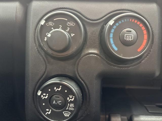 プロボックス ＤＸコンフォート　メディアプレイヤー接続　運転席パワーウインドウ　ダブルエアバック　記録簿　エアバック　キーレスキー　マニュアルエアコン　ＥＴＣ　パワーステアリング　ＡＢＳ　横滑り防止　盗難防止装置（9枚目）