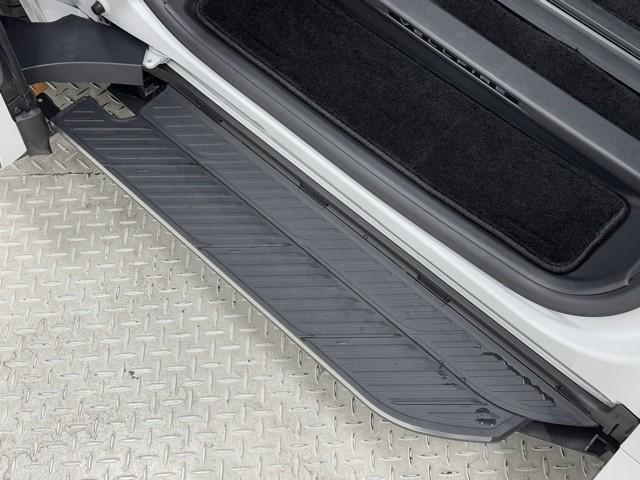 ヴェルファイアハイブリッド Z プレミア キーレス ナビ&TV 横滑り防止機能 黒革シート スマートキー ワンオーナー車 4WD車 クルーズコントロール 地デジTV サンルーフ 盗難防止装置 メモリーナビ 両側電動スライドドア 100V電源(18枚目)