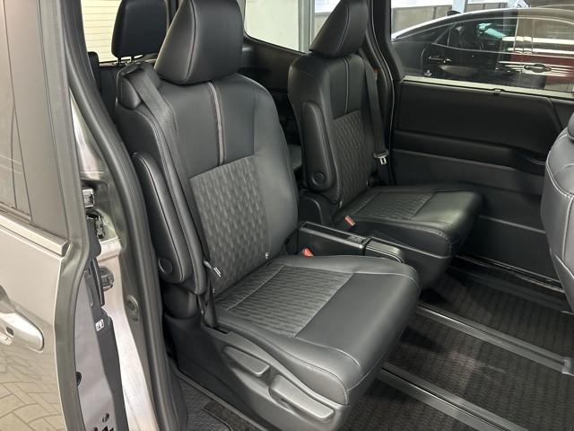 ノア ハイブリッドG LEDヘッドライト バックモニター ワンオーナー フルセグTV ミュージックプレイヤー接続可 ETC アルミホイール 3列シート メモリーナビ 4WD 衝突被害軽減システム 両側電動スライドドア(11枚目)