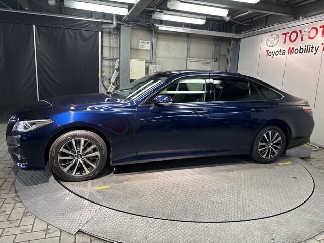 クラウンハイブリッド Ｓ　Ｃパッケージ　衝突軽減Ｂ　黒革シート　盗難防止システム　エアバッグ　クルコン　Ｂカメラ　ＬＥＤヘッドライト　アイドリングストップ　フルセグＴＶ　ＡＣ１００Ｖ電源　スマートキー＆プッシュスタート　パワーシート　アルミ（5枚目）