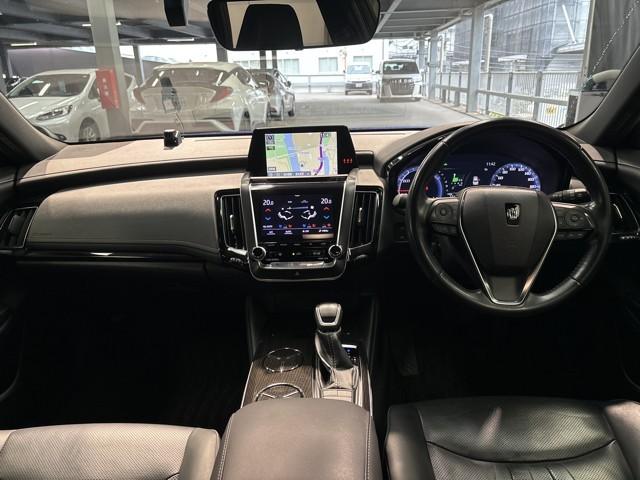 クラウンハイブリッド Ｓ　Ｃパッケージ　衝突軽減Ｂ　黒革シート　盗難防止システム　エアバッグ　クルコン　Ｂカメラ　ＬＥＤヘッドライト　アイドリングストップ　フルセグＴＶ　ＡＣ１００Ｖ電源　スマートキー＆プッシュスタート　パワーシート　アルミ（7枚目）