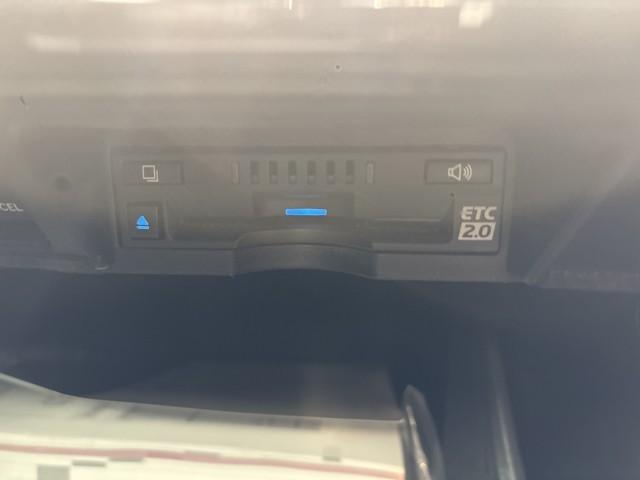 クラウンハイブリッド Ｓ　Ｃパッケージ　衝突軽減Ｂ　黒革シート　盗難防止システム　エアバッグ　クルコン　Ｂカメラ　ＬＥＤヘッドライト　アイドリングストップ　フルセグＴＶ　ＡＣ１００Ｖ電源　スマートキー＆プッシュスタート　パワーシート　アルミ（9枚目）