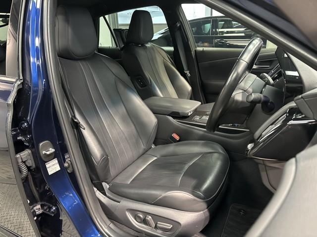 クラウンハイブリッド Ｓ　Ｃパッケージ　衝突軽減Ｂ　黒革シート　盗難防止システム　エアバッグ　クルコン　Ｂカメラ　ＬＥＤヘッドライト　アイドリングストップ　フルセグＴＶ　ＡＣ１００Ｖ電源　スマートキー＆プッシュスタート　パワーシート　アルミ（10枚目）