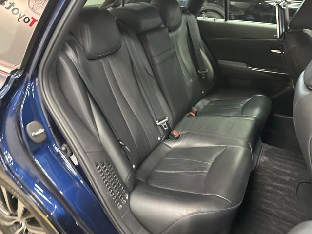 クラウンハイブリッド Ｓ　Ｃパッケージ　衝突軽減Ｂ　黒革シート　盗難防止システム　エアバッグ　クルコン　Ｂカメラ　ＬＥＤヘッドライト　アイドリングストップ　フルセグＴＶ　ＡＣ１００Ｖ電源　スマートキー＆プッシュスタート　パワーシート　アルミ（11枚目）