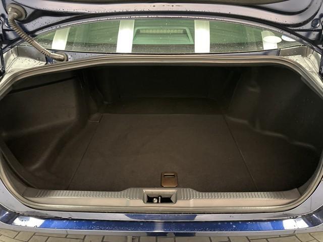 クラウンハイブリッド Ｓ　Ｃパッケージ　衝突軽減Ｂ　黒革シート　盗難防止システム　エアバッグ　クルコン　Ｂカメラ　ＬＥＤヘッドライト　アイドリングストップ　フルセグＴＶ　ＡＣ１００Ｖ電源　スマートキー＆プッシュスタート　パワーシート　アルミ（12枚目）