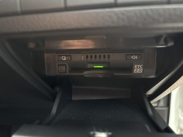 カムリ Ｇ　ＥＳＣ　リヤカメラ　パワーウィンドウ　Ｉストップ　１オーナー車　オ－トエアコン　パワステ　地デジ　運転席Ｐシート　エアバッグ　ＬＥＤヘットライト　ＡＢＳ　スマートキープッシュスタート　ＥＴＣ車載器（9枚目）