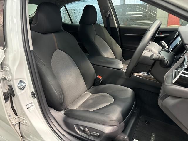 カムリ Ｇ　ＥＳＣ　リヤカメラ　パワーウィンドウ　Ｉストップ　１オーナー車　オ－トエアコン　パワステ　地デジ　運転席Ｐシート　エアバッグ　ＬＥＤヘットライト　ＡＢＳ　スマートキープッシュスタート　ＥＴＣ車載器（10枚目）