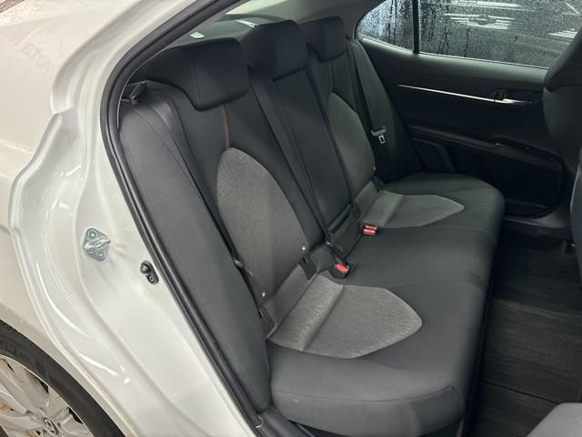 カムリ Ｇ　ＥＳＣ　リヤカメラ　パワーウィンドウ　Ｉストップ　１オーナー車　オ－トエアコン　パワステ　地デジ　運転席Ｐシート　エアバッグ　ＬＥＤヘットライト　ＡＢＳ　スマートキープッシュスタート　ＥＴＣ車載器（11枚目）