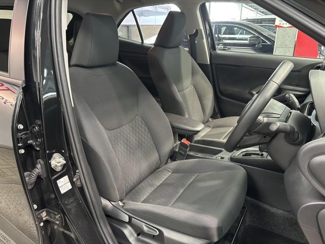 ヤリスクロス Ｇ　ＥＴＣ装備　リヤカメラ　点検記録簿　スマートエントリー　イモビライザー　オートエアコン　アルミホイール　キーレス　パワーウィンドウ　クルコン　ＡＢＳ　ドライブレコーダー　エアバッグ　パワーステアリング（10枚目）