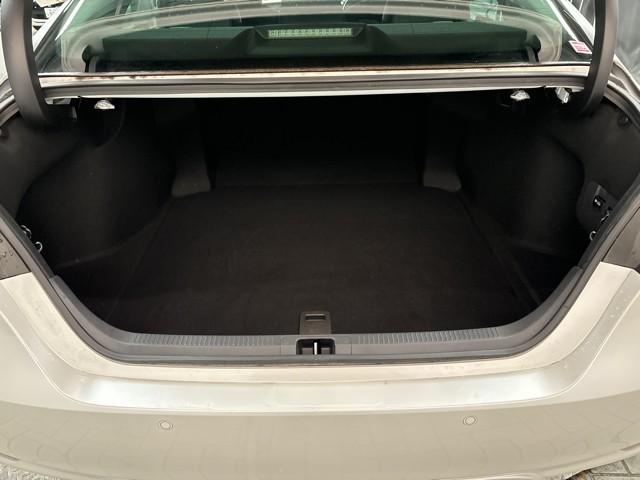 カムリ ＷＳレザーパッケージ　ワンオーナ　本革シ　地デジＴＶ　クルーズコントロール　記録簿有　アルミホイール　スマートキープッシュスタート　ナビ・ＴＶ　サイドカーテンエアバック　ＥＴＣ付き　パワーシート　デュアルエアバッグ　ＡＢＳ（12枚目）