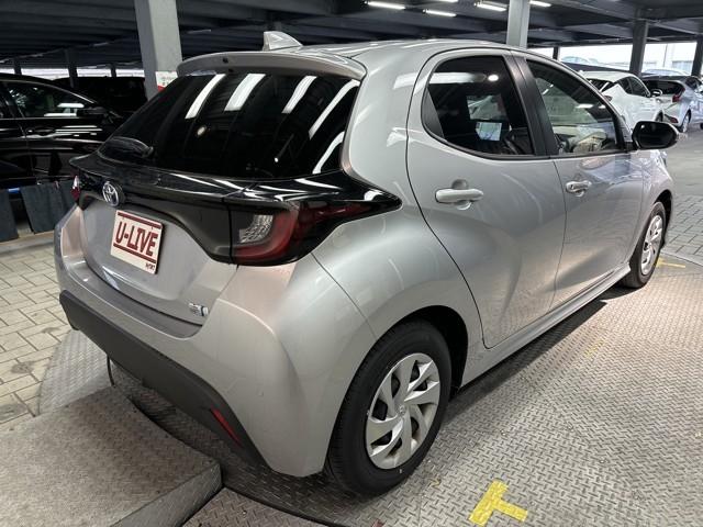 ヤリス ハイブリッドG Iストップ サイドエアバッグ スマートキ ナビ Bモニター ドライブレコーダー ETC車載器 横滑り防止装置 クルコン セキュリティアラーム メディアプレイヤー接続 パワステ 点検記録簿 キーフリー(6枚目)