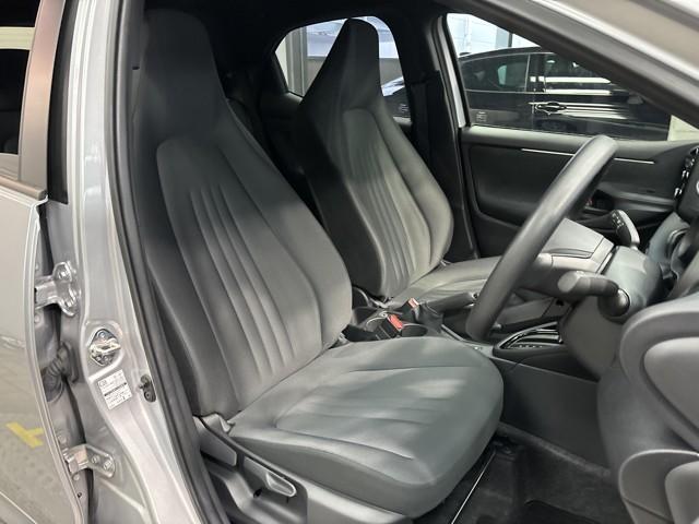 ヤリス ハイブリッドG Iストップ サイドエアバッグ スマートキ ナビ Bモニター ドライブレコーダー ETC車載器 横滑り防止装置 クルコン セキュリティアラーム メディアプレイヤー接続 パワステ 点検記録簿 キーフリー(10枚目)