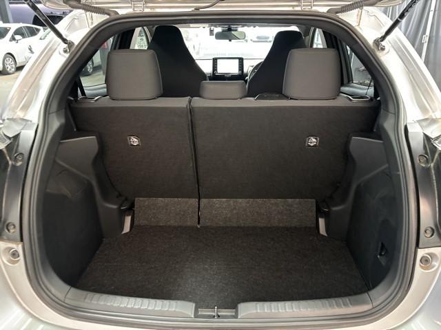 ヤリス ハイブリッドG Iストップ サイドエアバッグ スマートキ ナビ Bモニター ドライブレコーダー ETC車載器 横滑り防止装置 クルコン セキュリティアラーム メディアプレイヤー接続 パワステ 点検記録簿 キーフリー(12枚目)