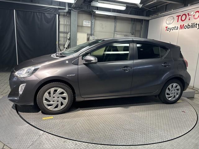 アクア Ｓ　スマートキープッシュスタート　キーレスエントリ　ドラレコ付　フルセグ地デジ　イモビ　ナビ＆ＴＶ　オートエアコン　デュアルエアバック　ＥＳＣ　Ｂカメラ　パワーウィンドウ　ＡＵＸ端子　ＥＴＣ　ＳＲＳ（5枚目）