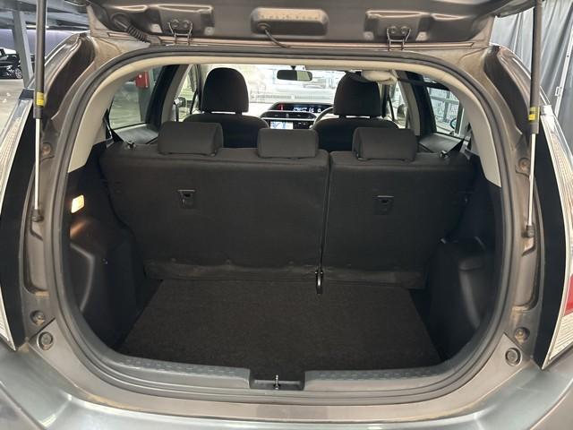 アクア Ｓ　スマートキープッシュスタート　キーレスエントリ　ドラレコ付　フルセグ地デジ　イモビ　ナビ＆ＴＶ　オートエアコン　デュアルエアバック　ＥＳＣ　Ｂカメラ　パワーウィンドウ　ＡＵＸ端子　ＥＴＣ　ＳＲＳ（12枚目）