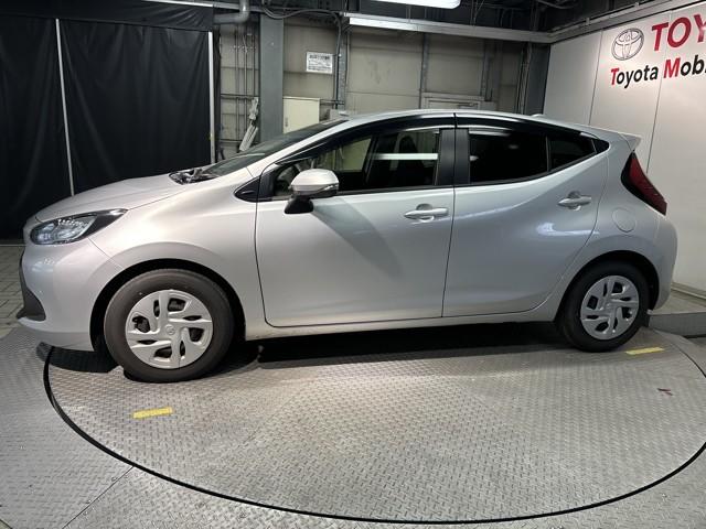 アクア Ｘ　踏み間違い防止　１００Ｖ　イモビ　ナビ　点検記録簿　ＬＥＤヘッドライト　スマートキー　横滑り防止機能　キーレスエントリー　オートクルーズ　オートエアコン　ＥＴＣ　カーテンエアバッグ　パワーステアリング（5枚目）