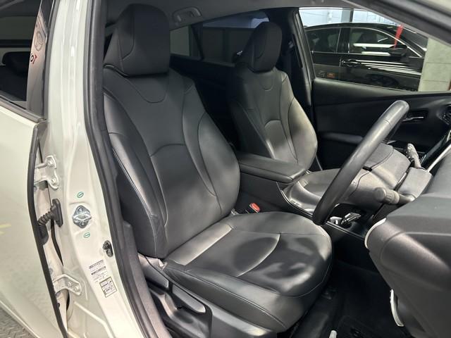 プリウス Sツーリングセレクション レーダーブレーキサポート フルオートエアコン デュアルエアバック バックモニタ- AW イモビ ESC パワーウインド スマキ- ETC車載器 サイドエアバック フルセグ地デジTV DVD再生可能(10枚目)