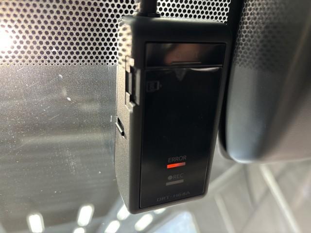 カローラツーリング ハイブリッド　Ｓ　インテリジェントクリアランスソナー　ドラレコ付き　Ｒカメラ　ＡＡＣ　ＬＥＤライト　メディアプレイヤー接続　横滑防止装置　整備記録簿　クルコン　ＥＴＣ車載器　ナビ＆ＴＶ　キーフリーシステム　スマートキー（8枚目）