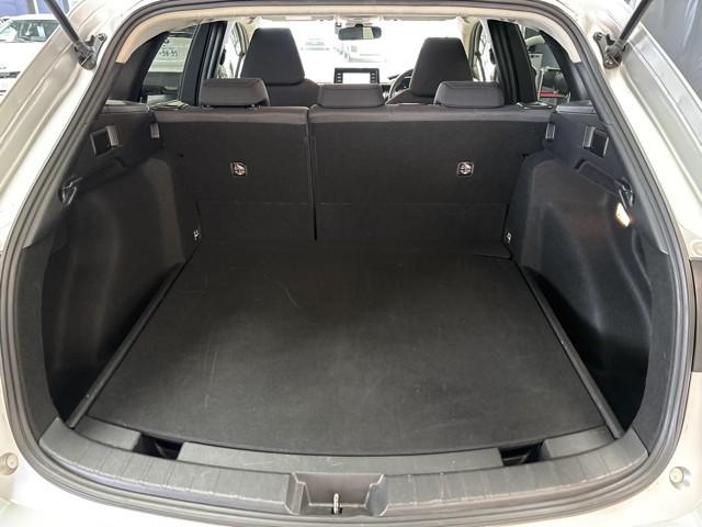 カローラツーリング ハイブリッド　Ｓ　インテリジェントクリアランスソナー　ドラレコ付き　Ｒカメラ　ＡＡＣ　ＬＥＤライト　メディアプレイヤー接続　横滑防止装置　整備記録簿　クルコン　ＥＴＣ車載器　ナビ＆ＴＶ　キーフリーシステム　スマートキー（12枚目）