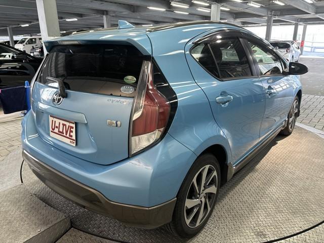 アクア Ｘ－アーバン　スマートエントリー　ナビＴＶ　パワーステアリング　ＡＵＴＯエアコン　パワーウインドウ　ＡＢＳ　ＡＷ　デュアルエアバッグ　運転席エアバッグ　メモリーナビ　ワンセグテレビ　キーフリーシステム（5枚目）