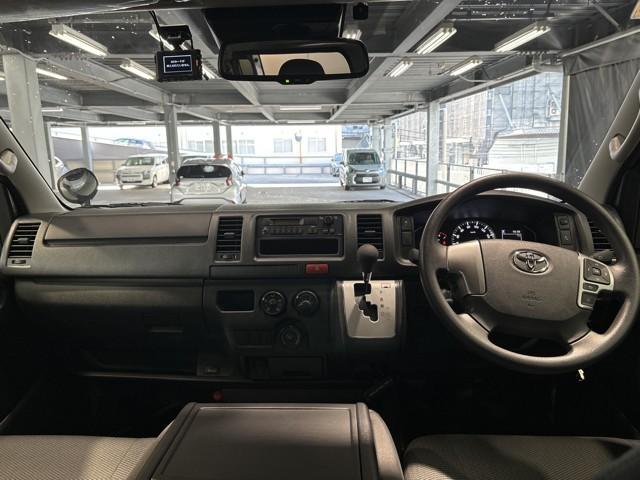ハイエースバン DX GLパッケージ Bカメラ リモコンキー 横滑り防止 オートエアコン パワーウィンドウ エアバッグ AC100V パワステ 盗難防止装置 ABS メンテナンスノート ETC ドラレコ プリクラッシュセーフティ(7枚目)