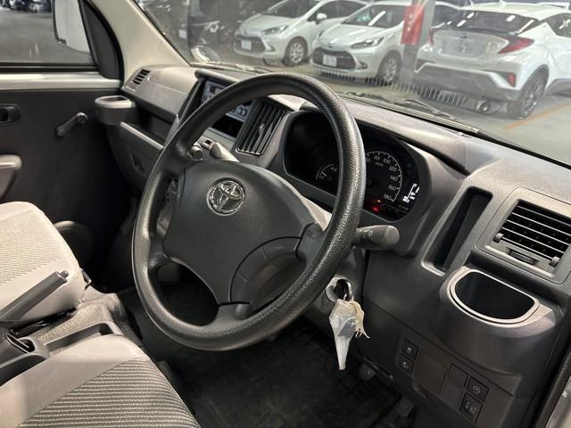 タウンエーストラック ＤＸ　衝突被害軽減システム　エアコン　パワステ　ＡＢＳ　運転席エアバッグ　Ｗエアバック　記録簿　横滑り防止機能　ＥＴＣ付き（7枚目）