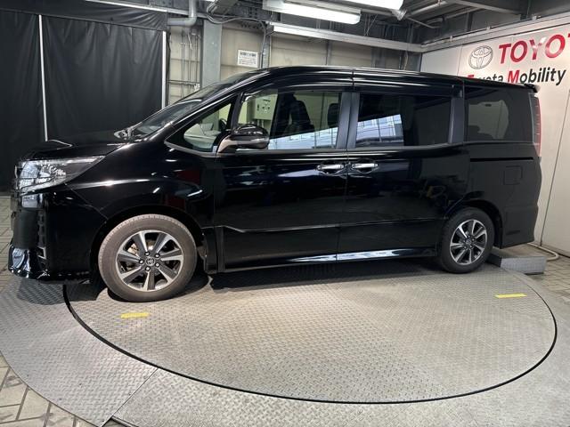 ノア Ｓｉ　ダブルバイビーＩＩ　フルフラット　横滑防止装置　ＰＣＳ　スマートキ－　整備記録簿　Ｗエアコン　Ｂモニター　ＤＶＤ再生可　ドライブレコ　フルセグテレビ　ＥＴＣ付き　アイドリングＳ　オートエアコン　ＰＳ　クルーズＣ　ＰＷ（6枚目）