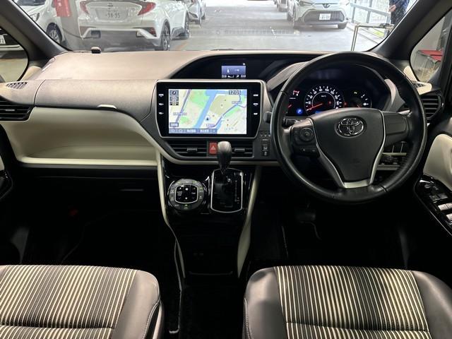 ノア Ｓｉ　ダブルバイビーＩＩ　フルフラット　横滑防止装置　ＰＣＳ　スマートキ－　整備記録簿　Ｗエアコン　Ｂモニター　ＤＶＤ再生可　ドライブレコ　フルセグテレビ　ＥＴＣ付き　アイドリングＳ　オートエアコン　ＰＳ　クルーズＣ　ＰＷ（7枚目）