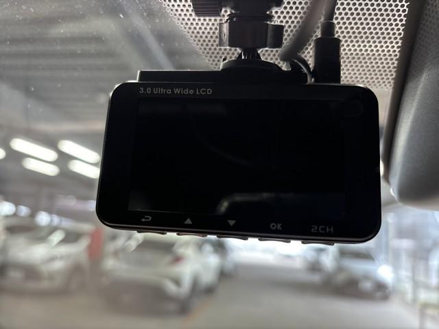 ノア Ｓｉ　ダブルバイビーＩＩ　フルフラット　横滑防止装置　ＰＣＳ　スマートキ－　整備記録簿　Ｗエアコン　Ｂモニター　ＤＶＤ再生可　ドライブレコ　フルセグテレビ　ＥＴＣ付き　アイドリングＳ　オートエアコン　ＰＳ　クルーズＣ　ＰＷ（8枚目）