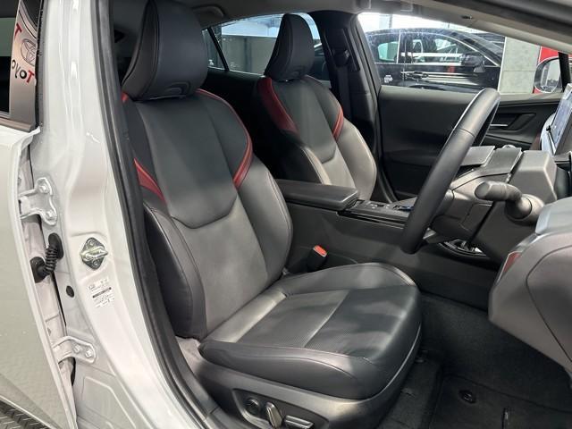 プリウス Ｚ　インテリジェントクリアランスソナー　ＰＷシート　地デジＴＶ　ナビＴＶ　ＡＷ　ＬＥＤヘッドライト　エアコン　バックモニター　ドライブレコーダー　寒冷地仕様車　ＡＣ１００Ｖ　オートクルーズ　４ＷＤ車（10枚目）